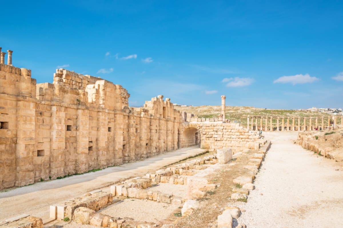 ADN confirma la peste de Justiniano en Jerash y reaviva preguntas sobre memoria y gestión cultural