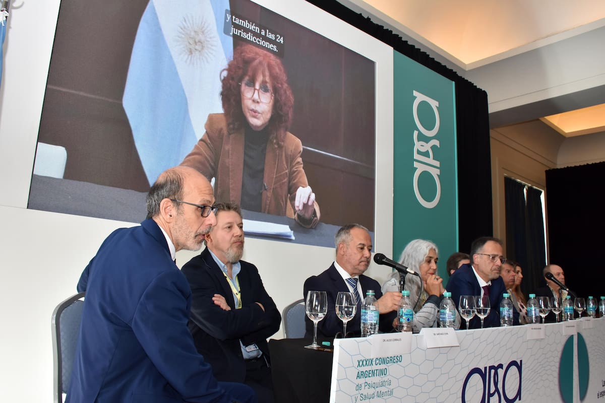 El Gobierno defiende la reforma de salud mental y abre un debate de fondo