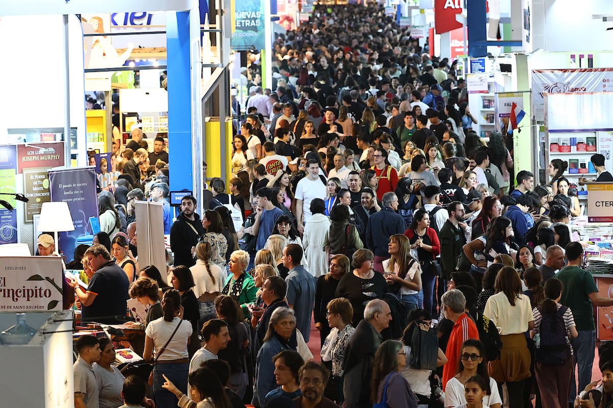 Feriado en la Rural: jóvenes, best sellers y la lógica de la feria